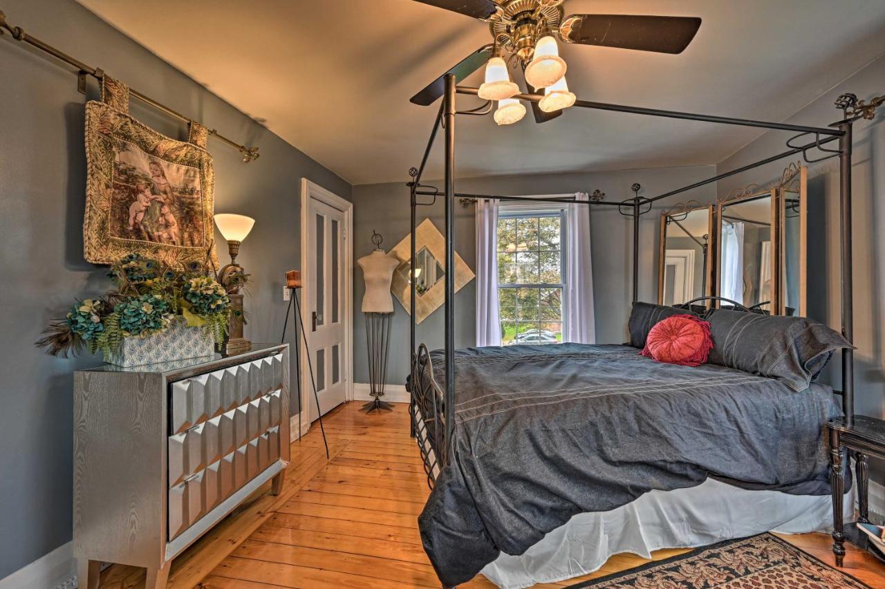 Unique And Historic Home Walk To Lake Champlain プラッツバーグ エクステリア 写真